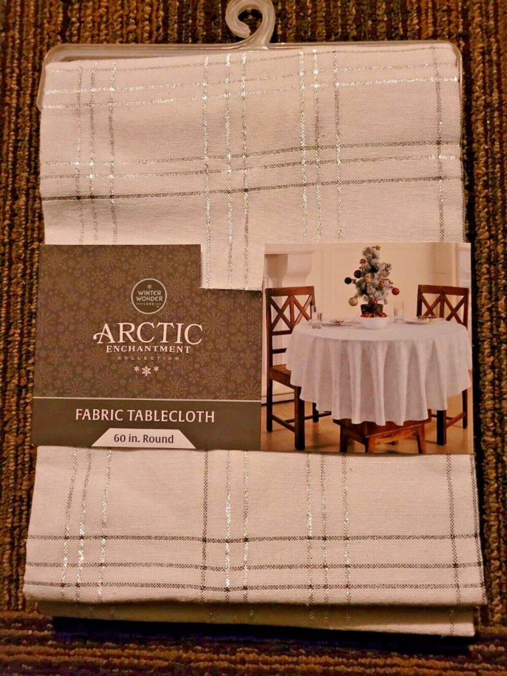 new WINTER WONDER LANE ARCTIC ENCHANTMENT WHITE 60 in ROUND FABRIC TABLECLOTH